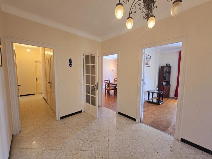 Image No.6-6 Bed House for sale