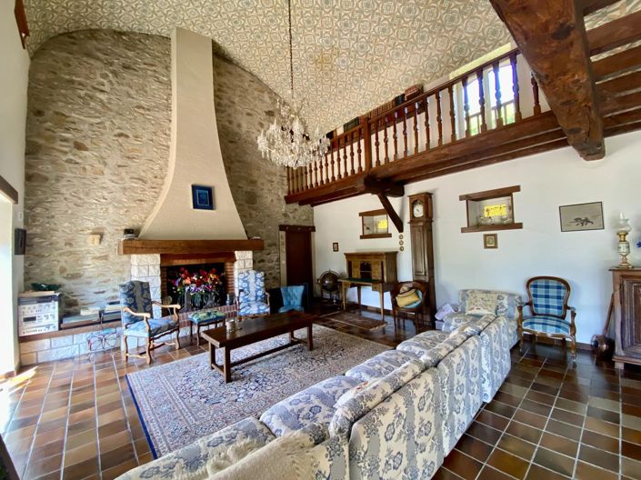 Image No.2-4 Bed House for sale