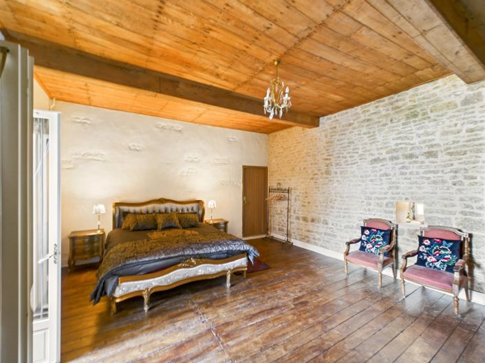 Image No.6-7 Bed House for sale