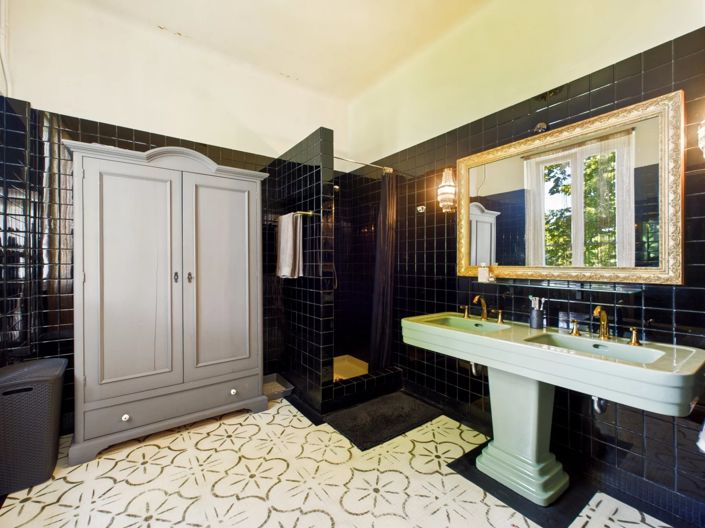 Image No.10-5 Bed House for sale