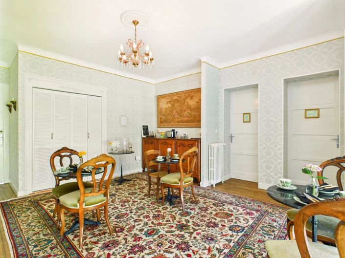 Image No.8-5 Bed House for sale