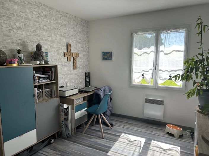 Image No.8-5 Bed House for sale