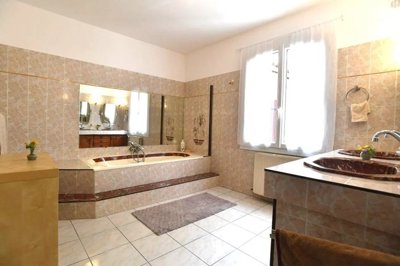 8f739e56539c1d06eb35bf58828653503db12df71b106