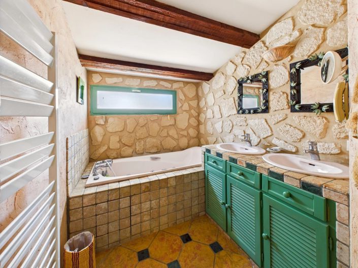 Image No.12-7 Bed House for sale