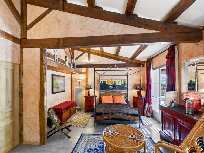 Image No.8-7 Bed House for sale