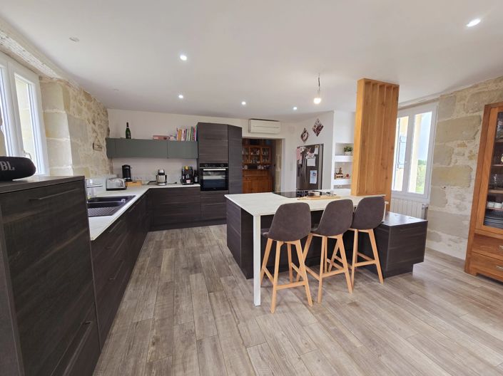 Image No.3-4 Bed House for sale