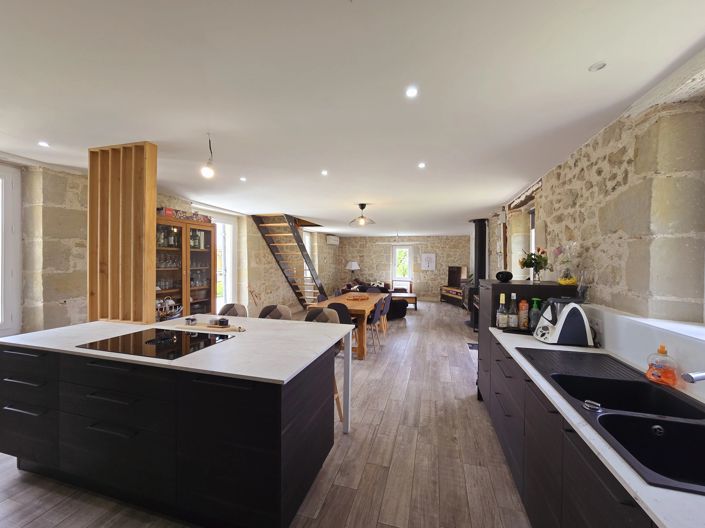 Image No.7-4 Bed House for sale