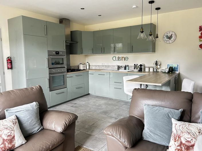 Image No.14-4 Bed House for sale