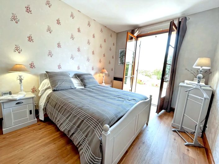 Image No.9-5 Bed House for sale