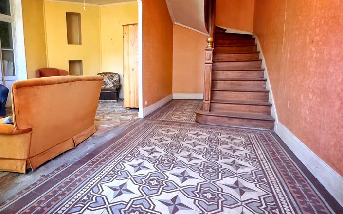 Image No.7-5 Bed House for sale