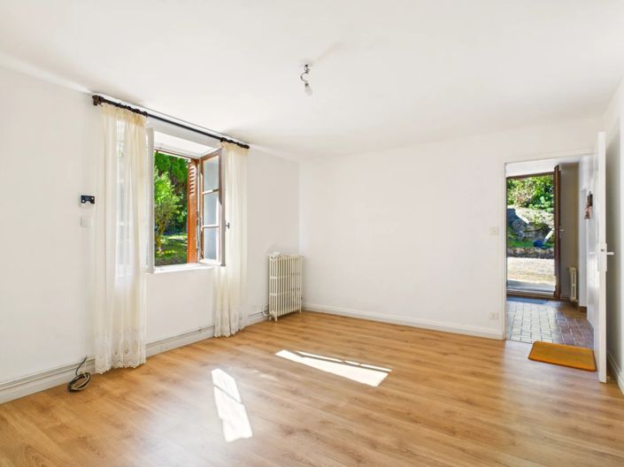 Image No.6-2 Bed House for sale