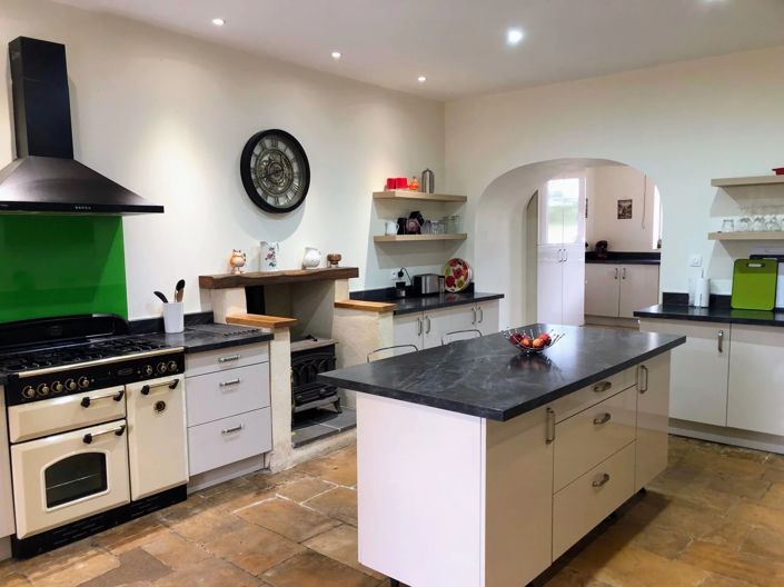 Image No.3-5 Bed House for sale