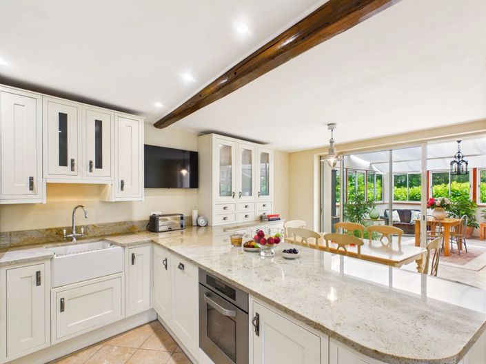 Image No.6-8 Bed House for sale