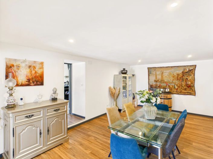 Image No.4-6 Bed House for sale