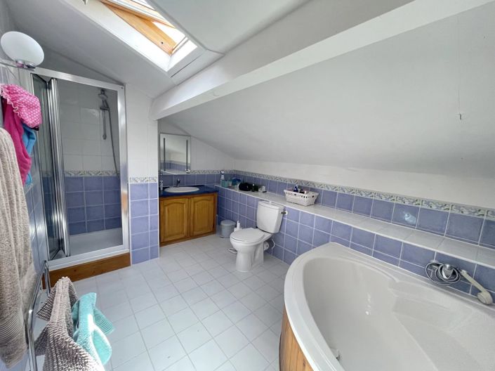 Image No.10-4 Bed House for sale