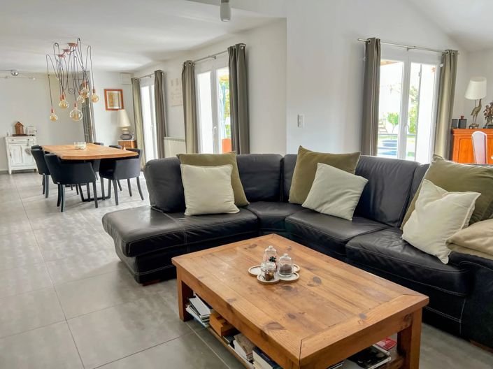 Image No.5-6 Bed House for sale