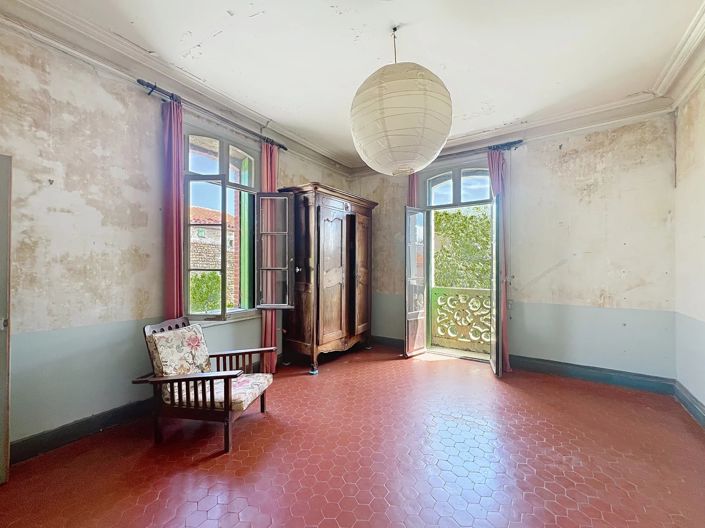 Image No.11-5 Bed House for sale