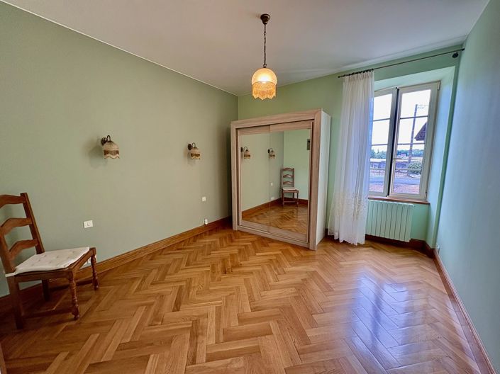 Image No.10-4 Bed Farmhouse for sale