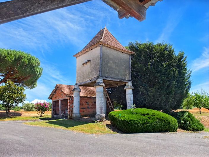 Image No.14-4 Bed Farmhouse for sale