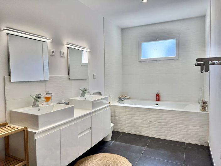 Image No.12-4 Bed House for sale