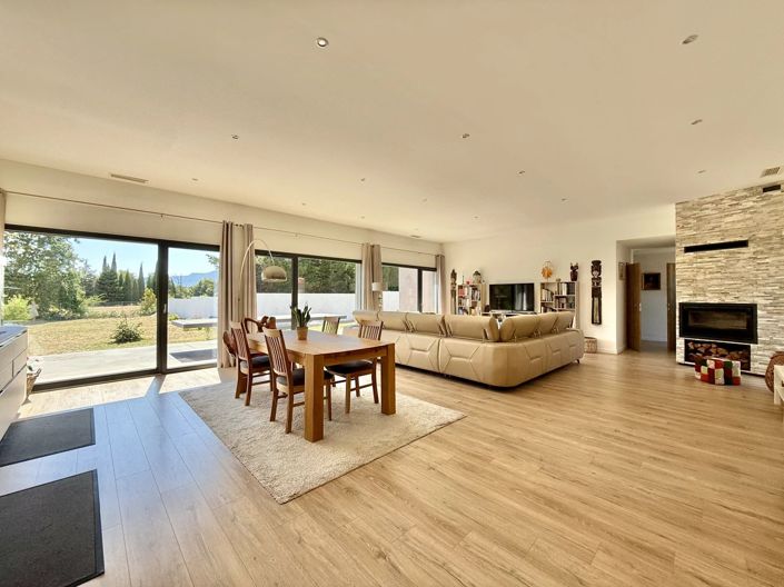 Image No.2-4 Bed House for sale