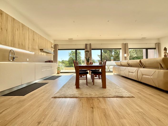 Image No.1-4 Bed House for sale