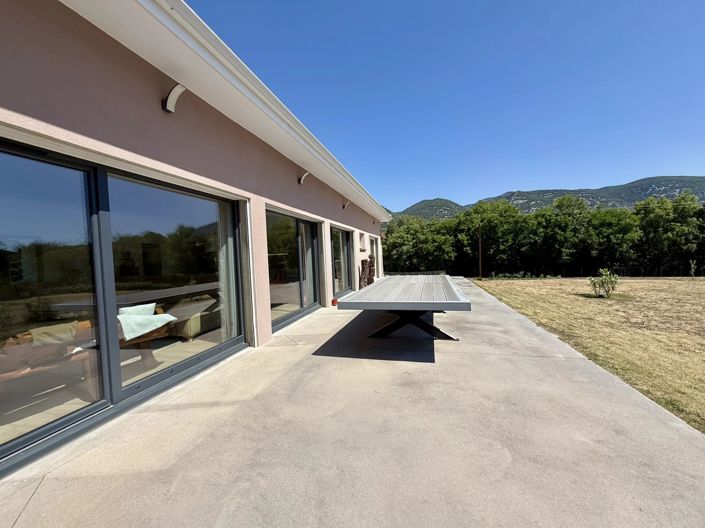 Image No.1-4 Bed House for sale