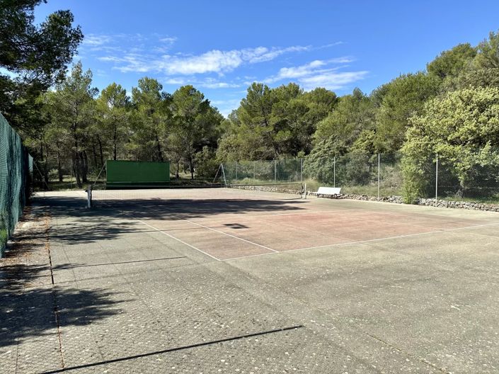 Image No.8-10 Bed House for sale