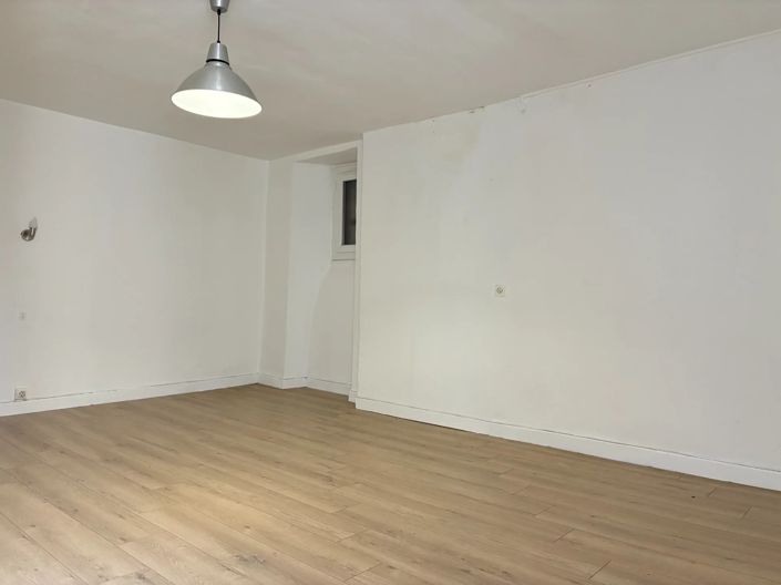 Image No.10-3 Bed House for sale