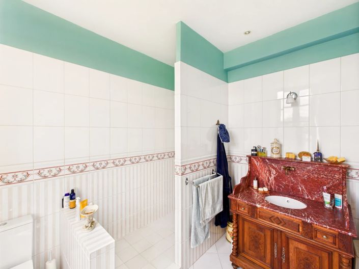 Image No.13-7 Bed House for sale