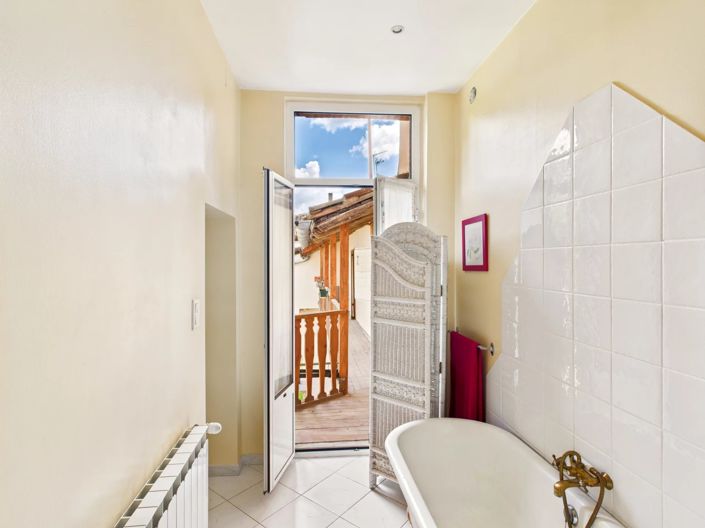 Image No.9-7 Bed House for sale