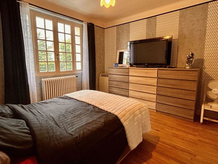 Image No.6-5 Bed House for sale