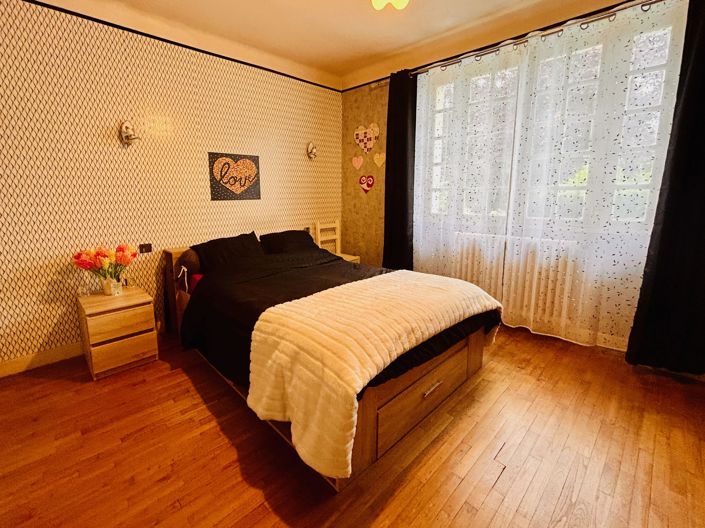 Image No.9-5 Bed House for sale