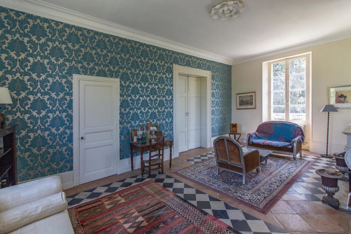 Image No.8-8 Bed House for sale