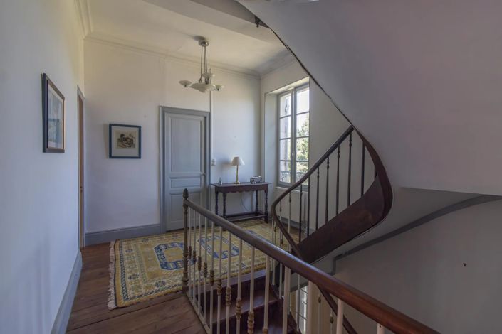 Image No.9-8 Bed House for sale