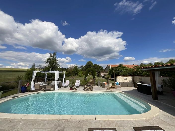 Image No.2-6 Bed Barn for sale