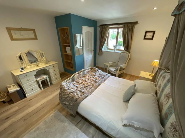 Image No.8-6 Bed Barn for sale