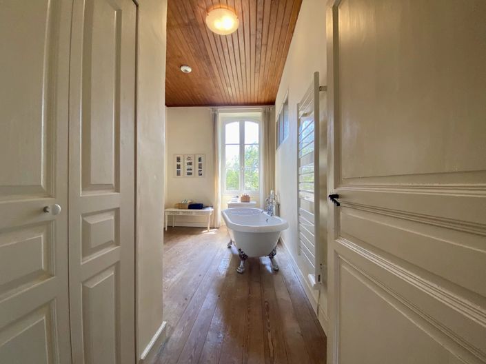 Image No.7-7 Bed House for sale