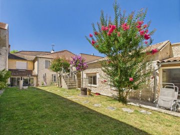 7 Bed House for sale