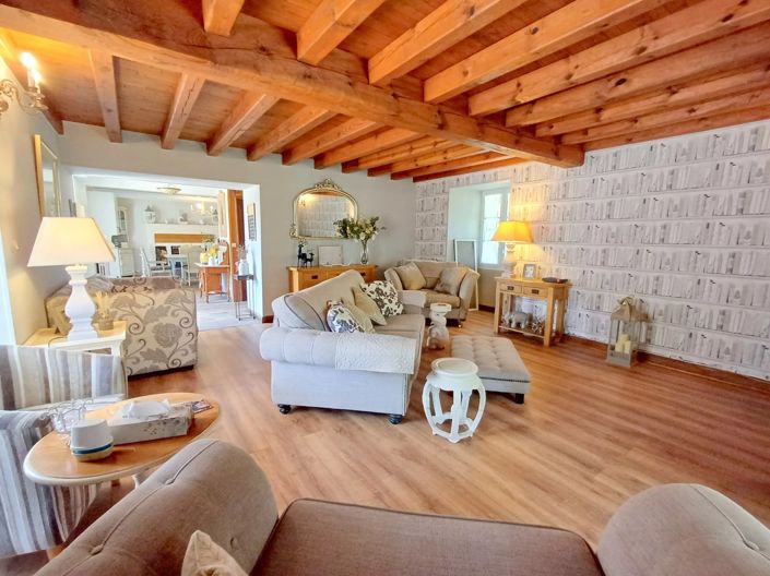 Image No.2-8 Bed House for sale