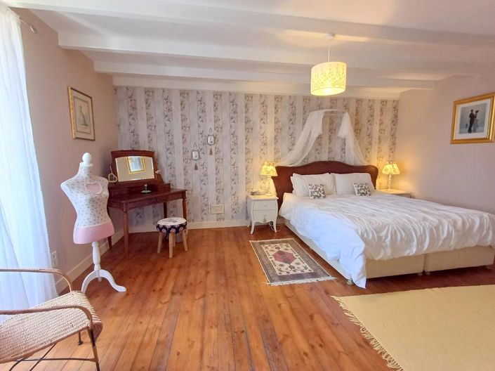 Image No.4-8 Bed House for sale