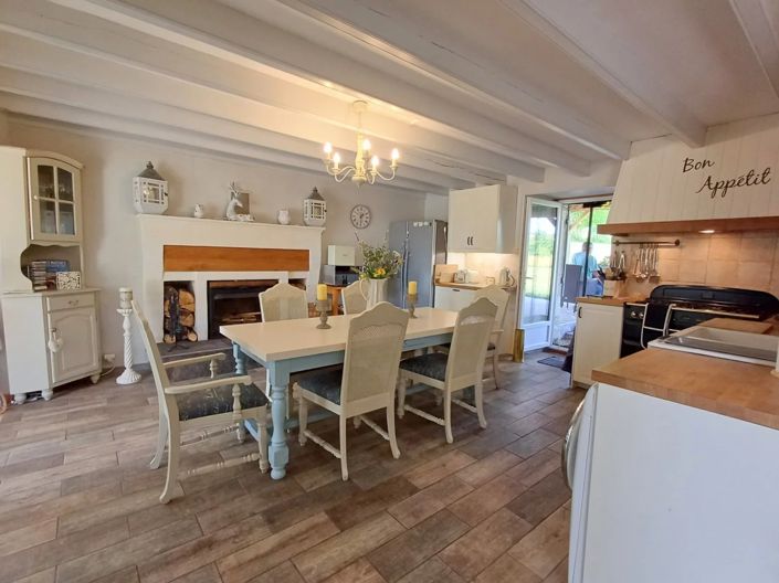 Image No.8-8 Bed House for sale