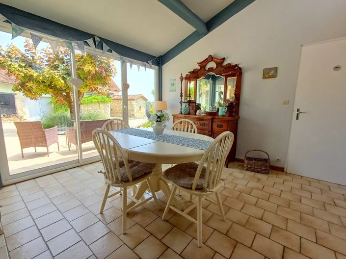 Image No.9-8 Bed House for sale