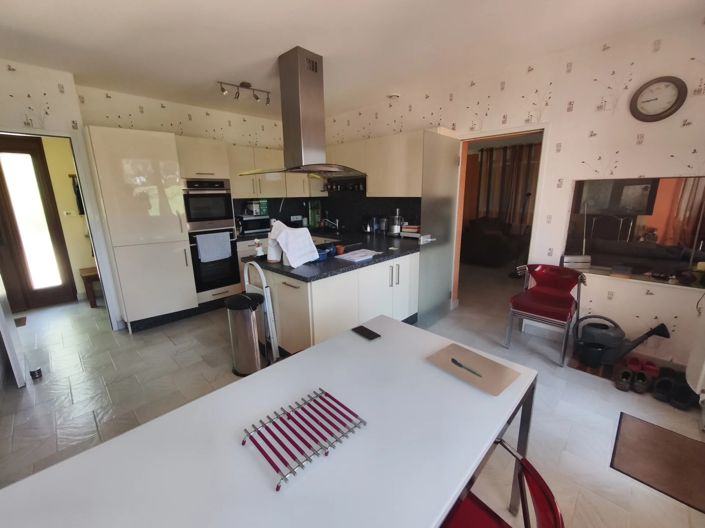 Image No.3-4 Bed House for sale