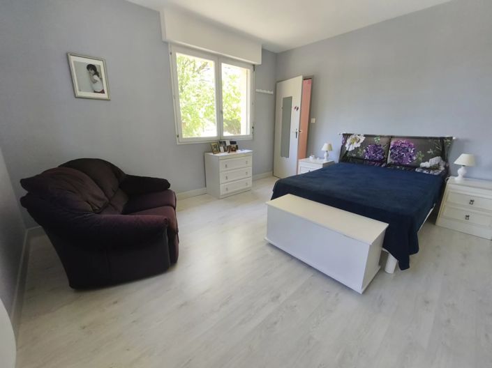 Image No.8-4 Bed House for sale