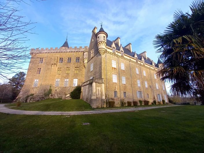 Image No.12-1 Bed Property for sale