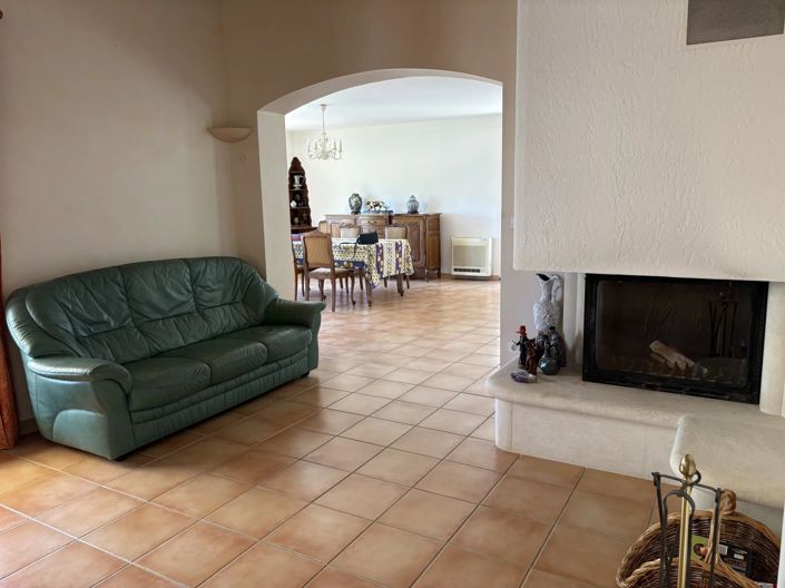 Image No.10-3 Bed House for sale