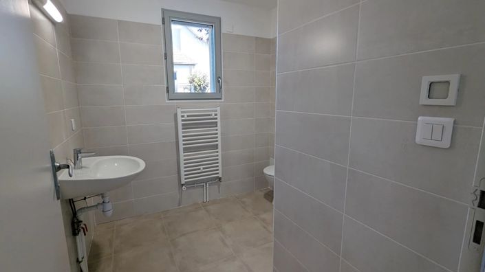 Image No.5-2 Bed House for sale