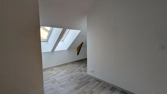 Image No.9-2 Bed House for sale