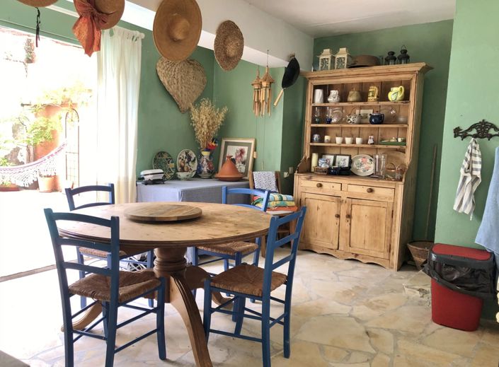 Image No.8-6 Bed House for sale